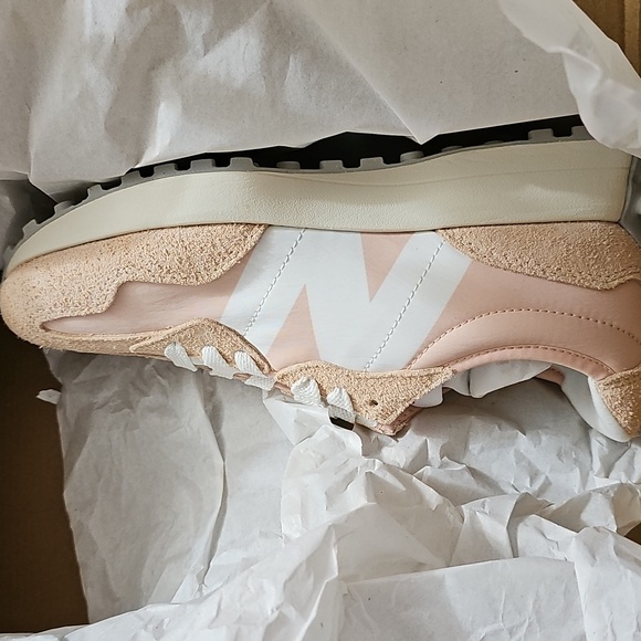 New Balance 327 Sneaker - Picture 7 of 7